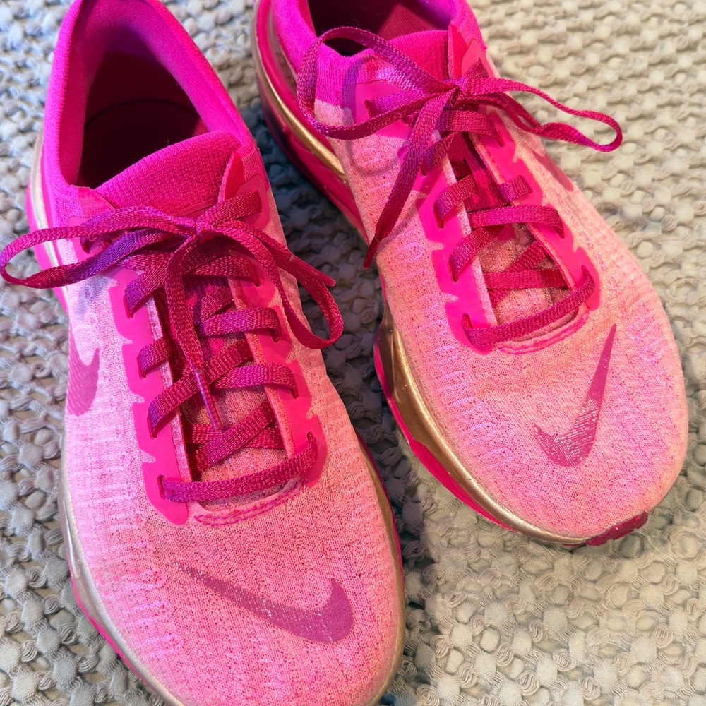 Nike Women's  Zoom Run3 Fuchsia Athletic Shoes sz 9